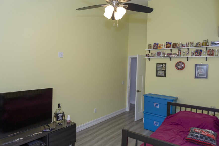 More Photos Of 2211 E Norvell Bryant Hwy, Hernando Freestanding For Sale