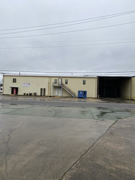 More Photos Of 502 7th St, Lake Charles Warehouse For Sale