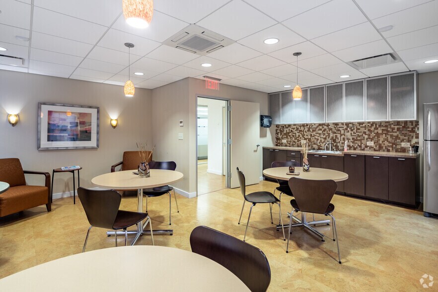 More Photos Of 2440 Sandy Plains Rd, Marietta Office For Lease