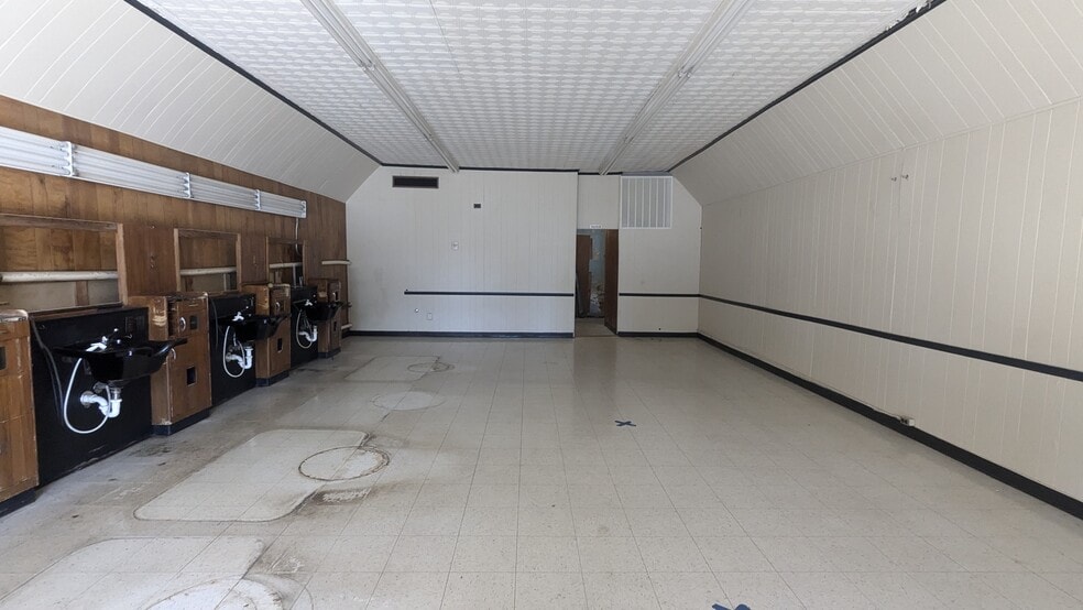 More Photos Of 131 W Davis St, Burlington Storefront Retail Office For Lease