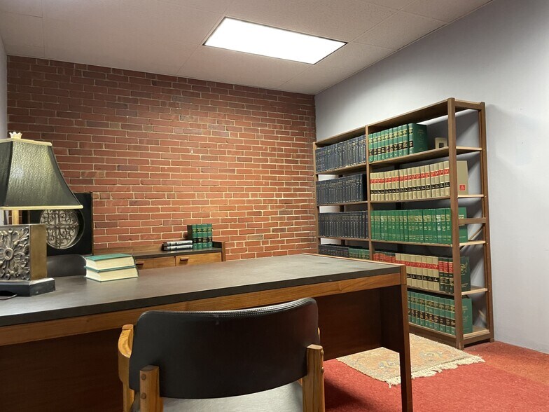 More Photos Of 15-17 S Oak St, Union Medical For Sale