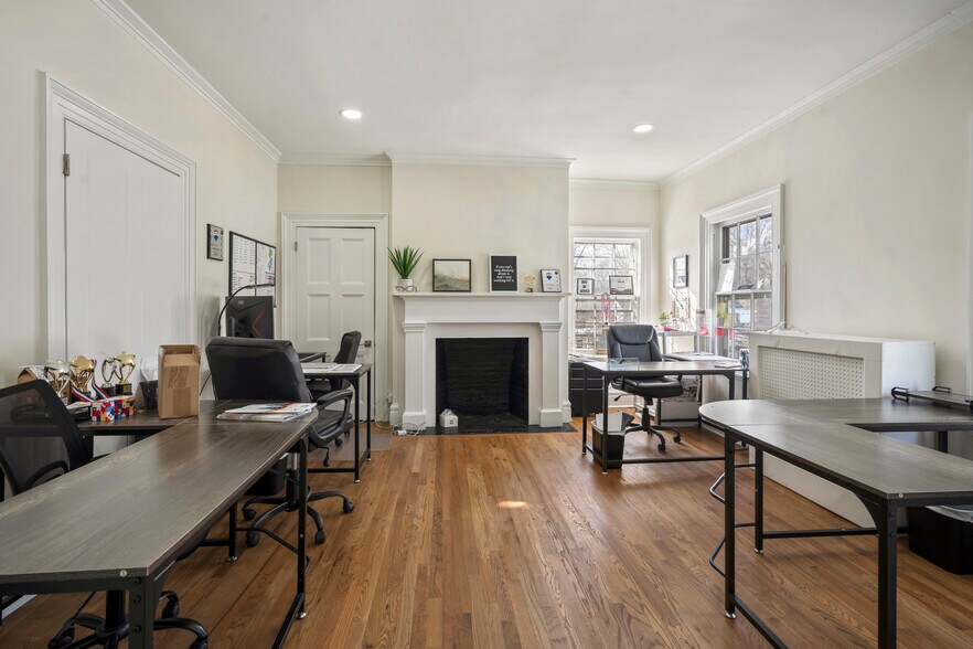 More Photos Of 113 tindall Rd, Middletown Office For Sale