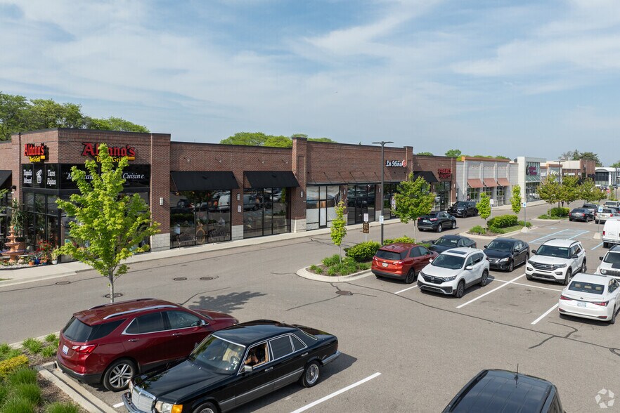 More Photos Of 2830-2880 W Maple Rd, Troy Unknown For Lease
