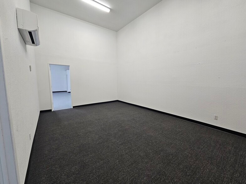 More Photos Of 1642 North Oatman Rd, Bullhead City Industrial For Lease
