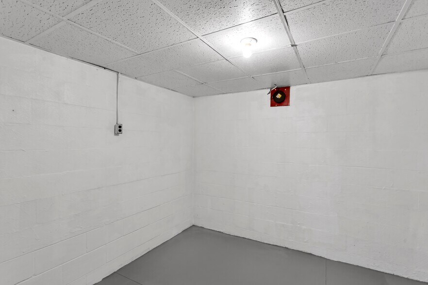 More Photos Of 1060 Pittsburgh Rd, Valencia Office For Sale