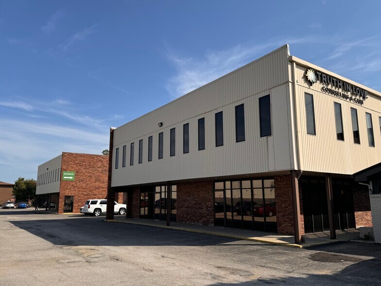 More Photos Of 808 S Eldorado Rd, Bloomington Office For Lease