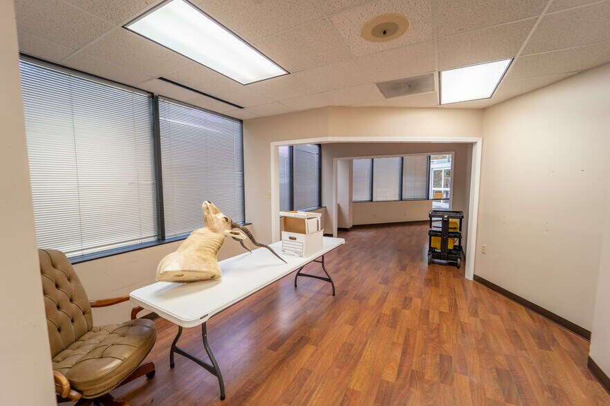 More Photos Of 115 Medical Dr, Victoria Medical For Sale