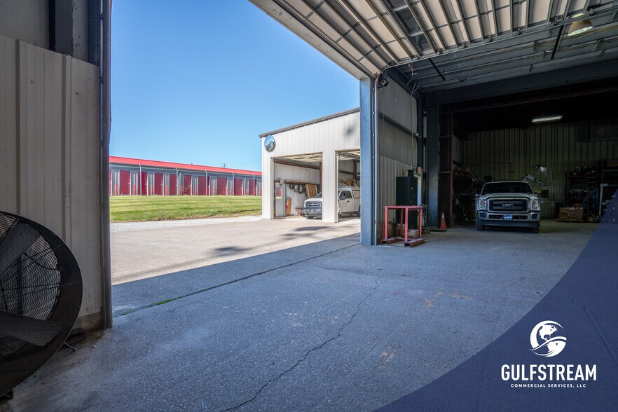 More Photos Of 5630 Airline Rd, Henderson Manufacturing For Lease