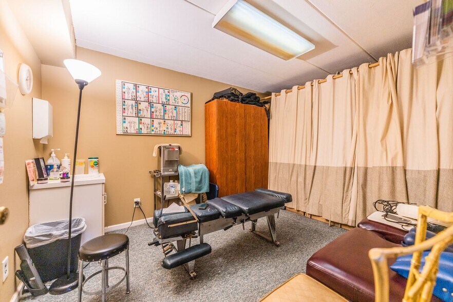 More Photos Of 12215 25th Rd, Flushing Specialty For Sale