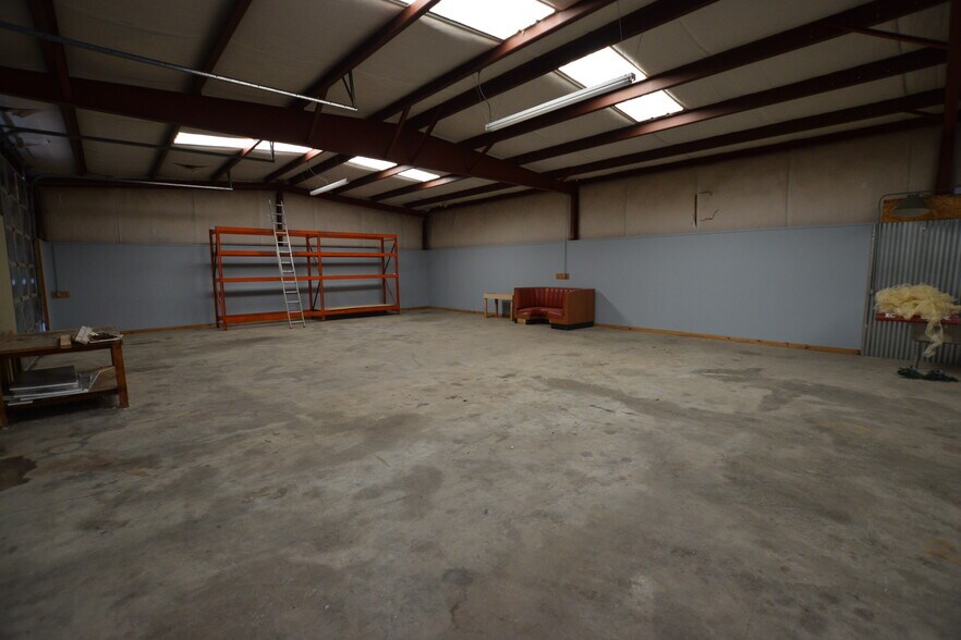 More Photos Of 2175 W Choctaw St, Tahlequah Light Distribution For Sale