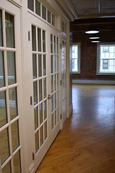 More Photos Of 270 Pleasant St, Northampton Office For Sale