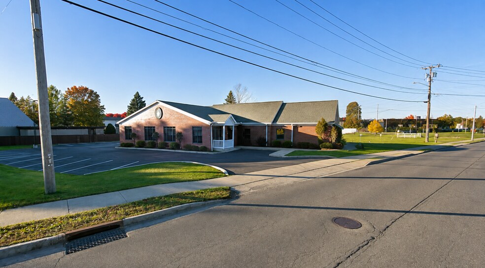 Primary Photo Of 3599 West Rd, Cortland Restaurant For Sale