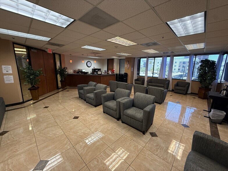 More Photos Of 202 E Earll Dr, Phoenix Medical For Sale