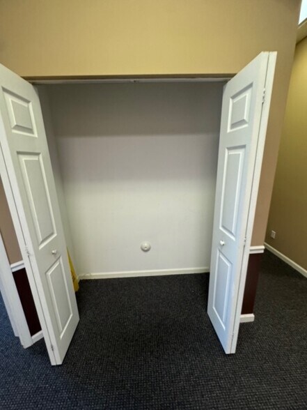 More Photos Of 1410 Park Ln S, Jupiter Warehouse For Lease