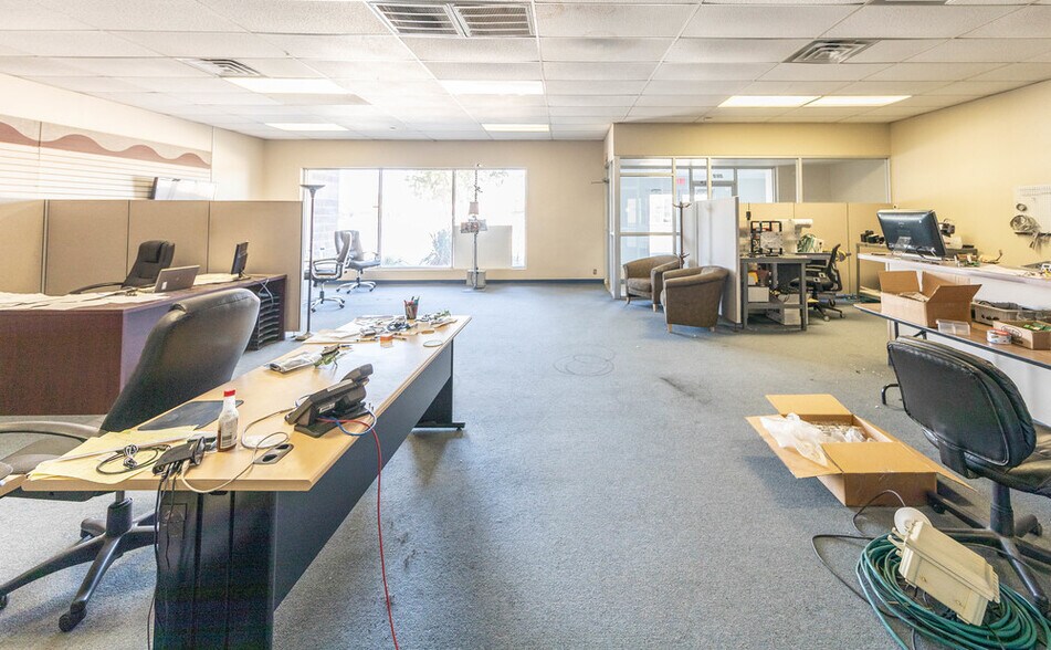 More Photos Of 4615-4617 50th St, Lubbock Freestanding For Sale