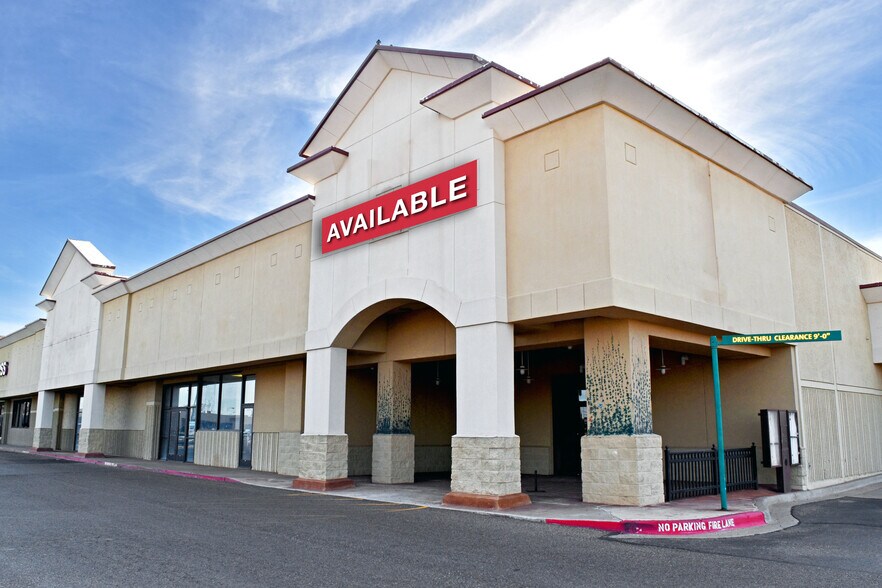 Primary Photo Of 3249 50th St, Lubbock Supermarket For Lease