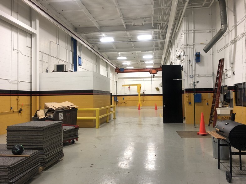 More Photos Of 8201 N University St, Peoria Distribution For Lease