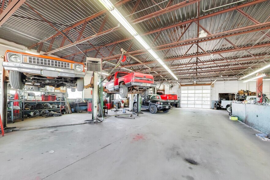 More Photos Of 325 W Roosevelt Rd, Villa Park Auto Repair For Sale