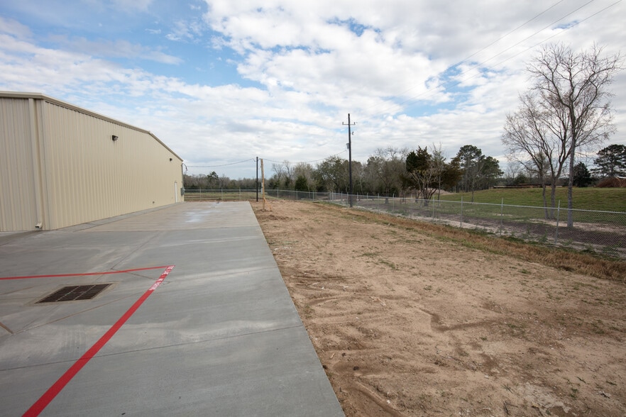 More Photos Of 3642 Bacor Rd, Houston Warehouse For Lease
