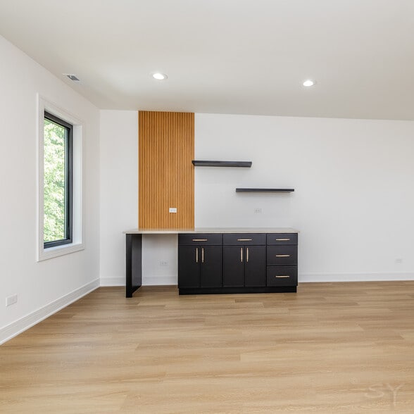 More Photos Of 3018 Polk st, Chicago Apartments For Sale