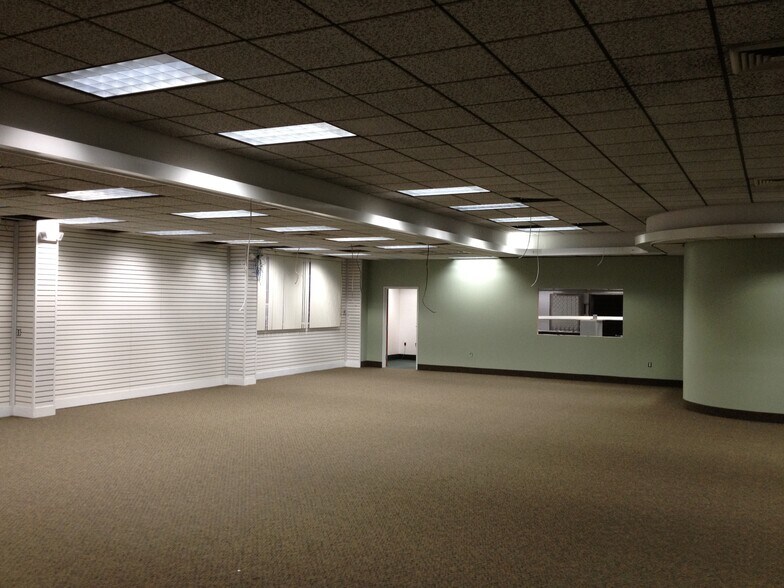 More Photos Of 861-863 Broadway, Bayonne General Retail For Sale