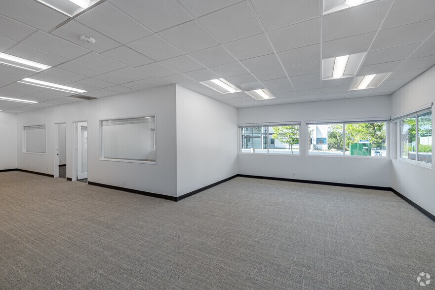 More Photos Of 5677 Oberlin Dr, San Diego Office For Sale
