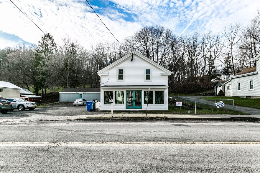 More Photos Of 4527 South St, Jamesville General Retail For Sale