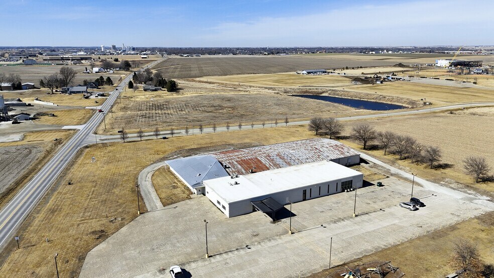 More Photos Of 2485 E Highway 163, Pella Warehouse For Lease