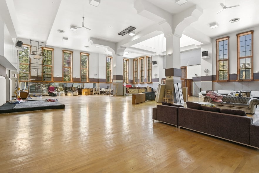 More Photos Of 5 Stuyvesant Ave, Brooklyn General Retail For Lease