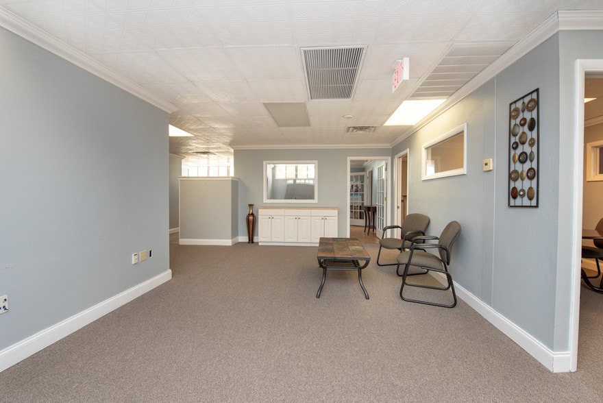 More Photos Of 7430 Tamiami Trl, Sarasota Loft Creative Space For Lease