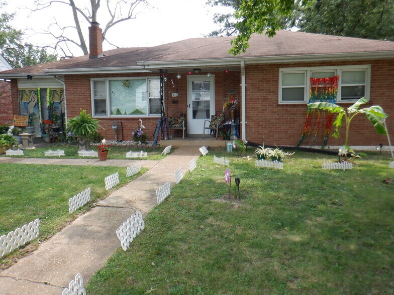 Primary Photo Of 2425 Petrova Ave, Jennings Apartments For Sale