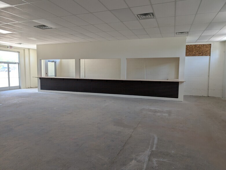 More Photos Of 550 S Patterson St, Valdosta Freestanding For Sale