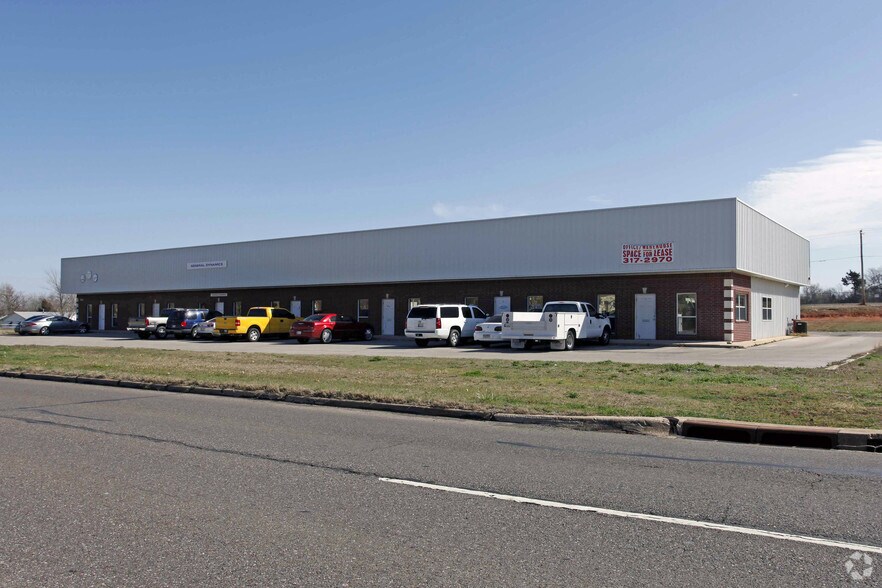 More Photos Of 2350 S Midwest Blvd, Oklahoma City Light Manufacturing For Lease