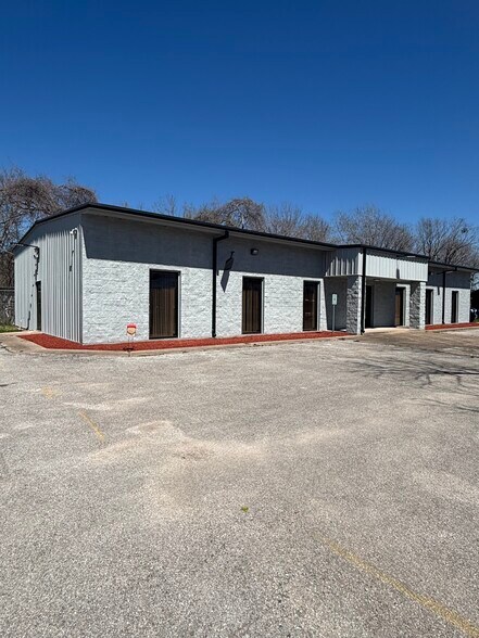 More Photos Of 11950 Alief Clodine Rd, Houston Light Distribution For Sale