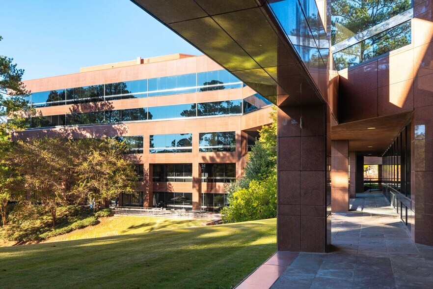 More Photos Of 1-2 Chase Corporate Dr, Hoover Business Park For Lease