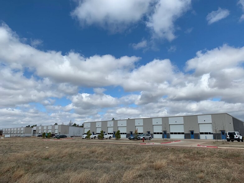 More Photos Of 225 Garage Dr, Edmond Unknown For Lease