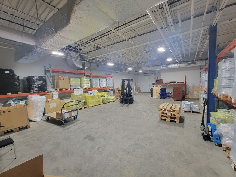 More Photos Of 32 Hampshire Rd, Salem Research And Development For Lease