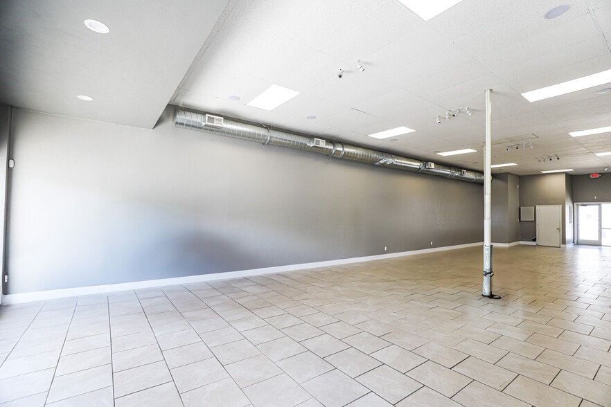 More Photos Of 802 W University Ave, Gainesville Storefront For Lease