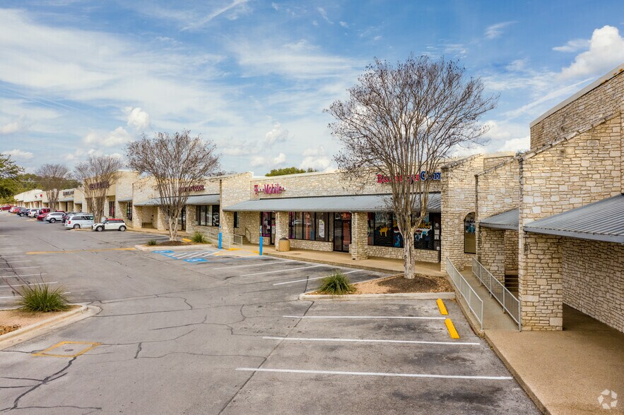 More Photos Of 2929-2951 Thousand Oaks Dr, San Antonio Storefront For Lease
