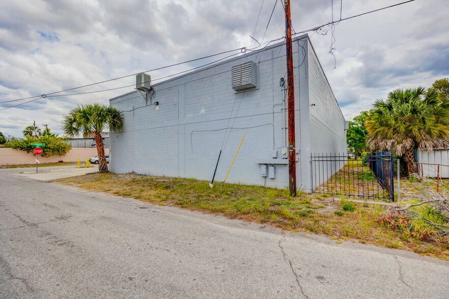 More Photos Of 1001 E Skagway Ave, Tampa Warehouse For Lease