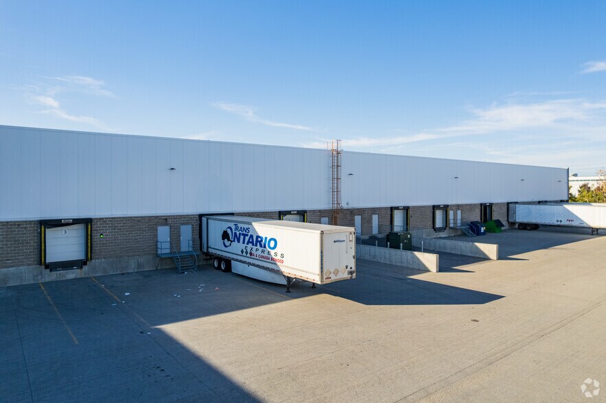 More Photos Of 1001 Jean Talon Rue, St-Bruno-de-Montarville Warehouse For Lease