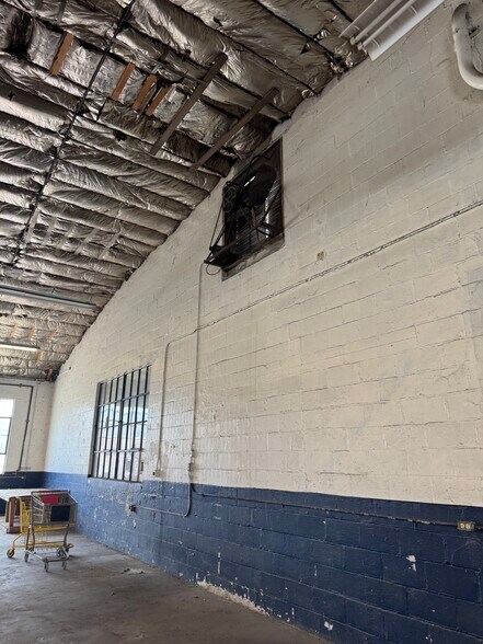 More Photos Of 717 N 2nd St, Vincennes Warehouse For Lease