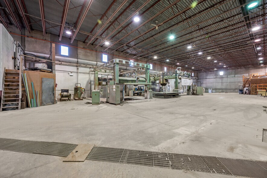 More Photos Of 19135 94th Ave, Surrey Manufacturing For Lease