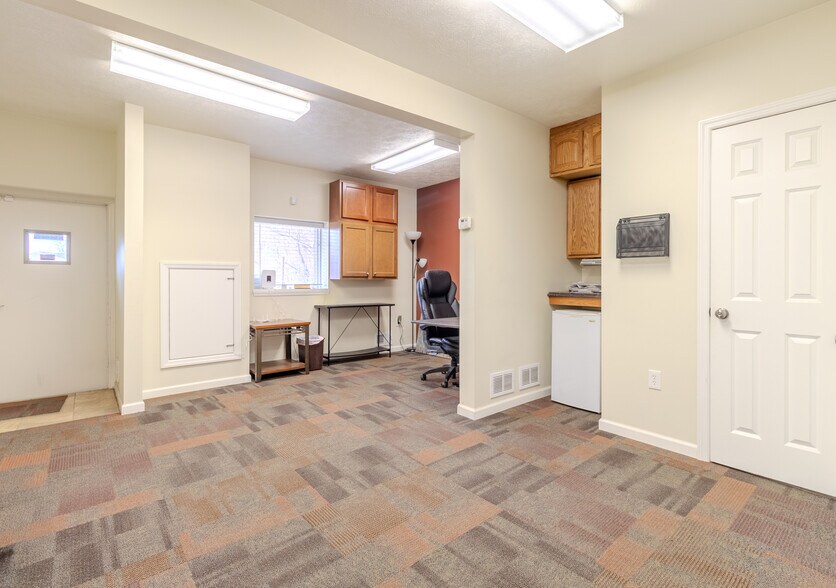 More Photos Of 204 Main St, East Pittsburgh Warehouse For Sale