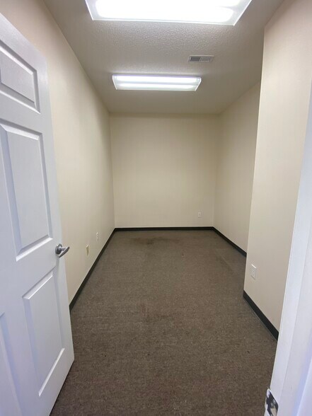More Photos Of 214 McIver St, Sanford Office For Lease