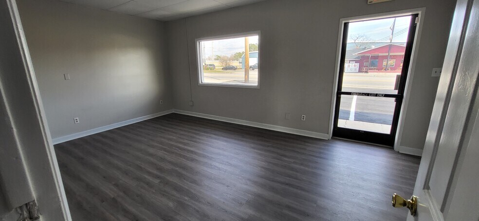 More Photos Of 2300 N Pine St, Lumberton Office For Lease