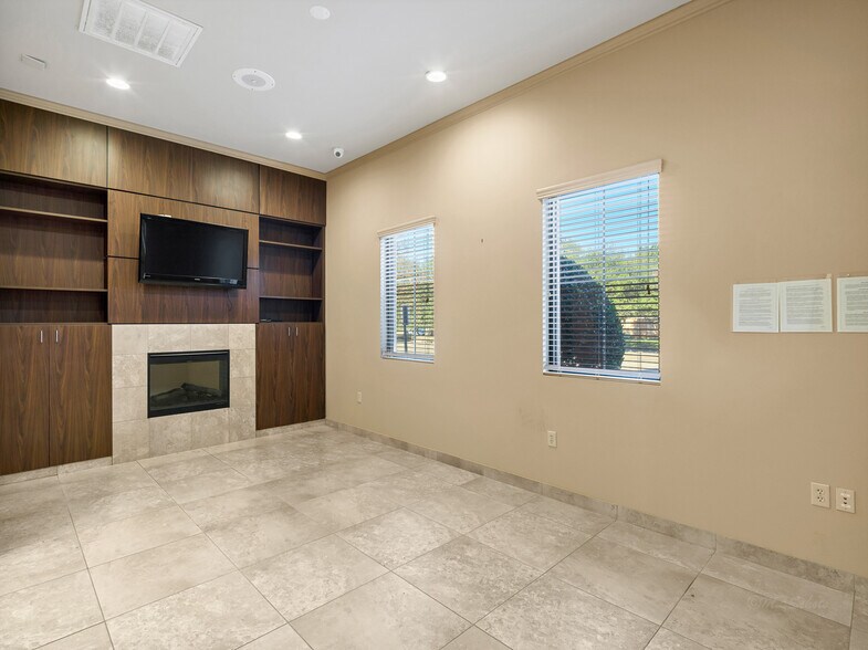 More Photos Of 714 S Peek Rd, Katy Medical For Lease