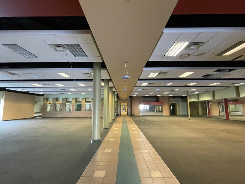 More Photos Of 7759 W Bell Rd, Peoria Storefront For Lease