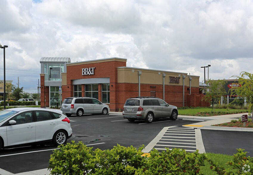 More Photos Of 3755 E Colonial Dr, Orlando Bank For Lease