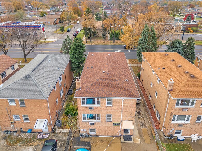 More Photos Of 6048 W 79th St, Burbank Multifamily For Sale